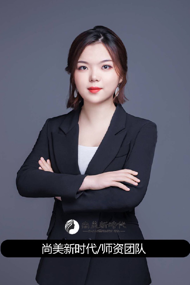 钟秋喜/高级美容师